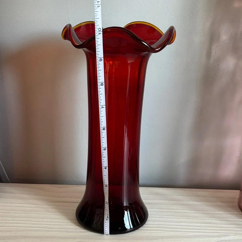 VTG 1940s August Hofbauer Beacon Glass Ruby Red Ruffled Vase Optic Amberina Glow